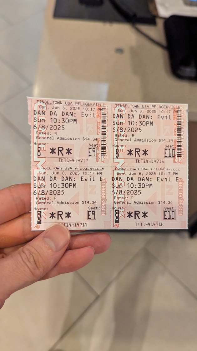 DanDaDan movie theater